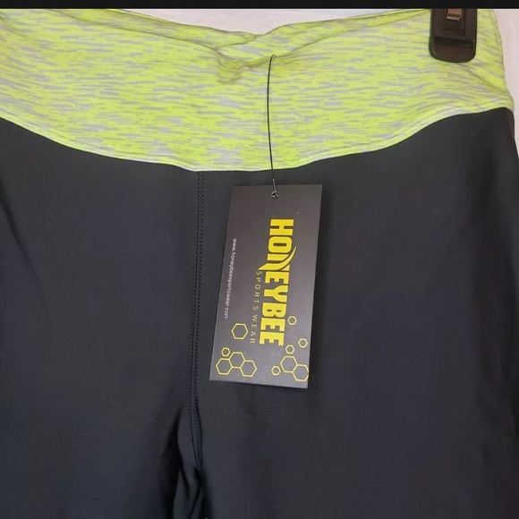 Ladies 3/4 Length Push Up Capri Yoga Leggings - Picture 4 of 8